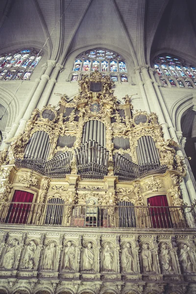 Organ inside the cathedral of toledo — Stock Photo, Image