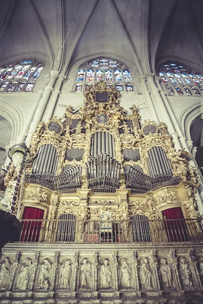 Organ inside the cathedral of toledo — Stock Photo, Image