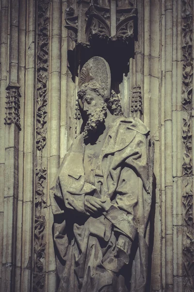 Sculptures on the facade of the Cathedral — Stock Photo, Image