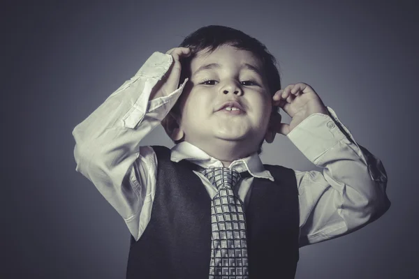 Jongen in pak en stropdas — Stockfoto