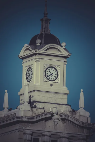 Antigua torre del reloj en Plaza de Colón —  Fotos de Stock