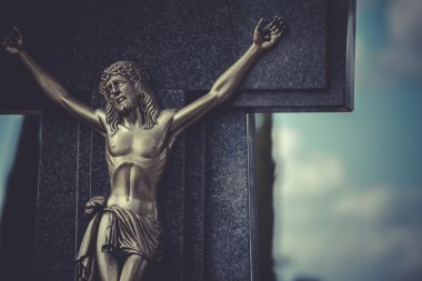 İsa mezarlığa çarmıha gerilmiş İsa