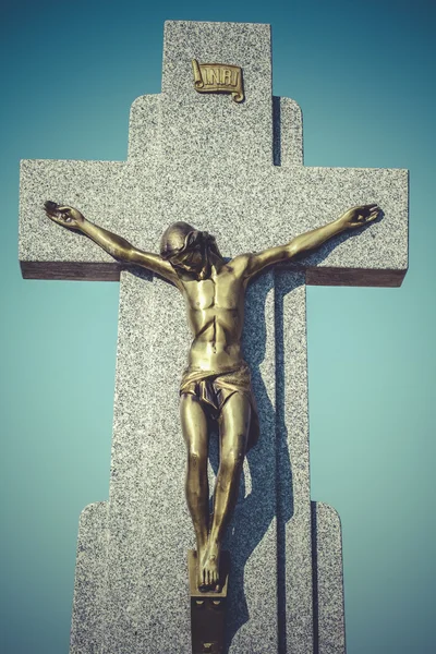Ježíš Kristus na kříži na hřbitově — Stock fotografie