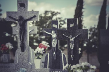 İsa mezarlığa çarmıha gerilmiş İsa