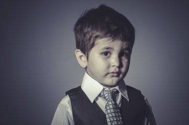 işkolik erkek takım elbise ve kravat