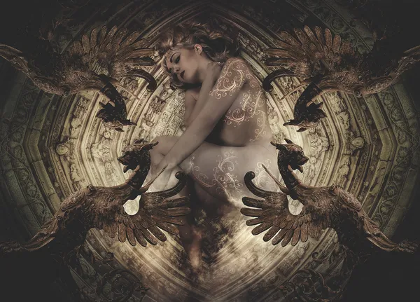 katta yatan çıplak kadın