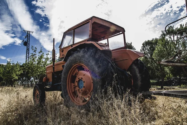 오래 된 농업 트랙터 — 스톡 사진