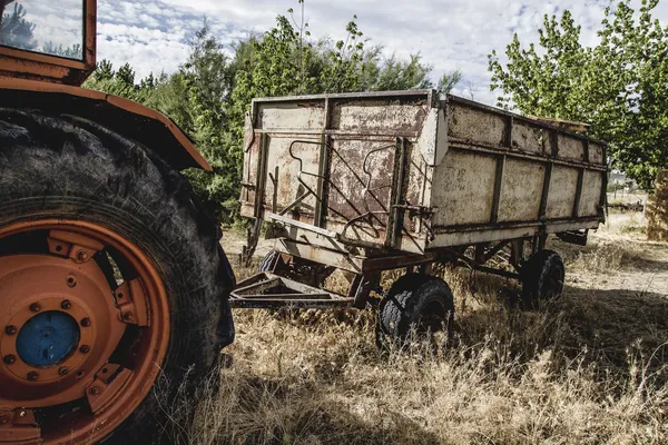 Gamla jordbrukstraktorer — Stockfoto