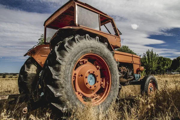 Stary ciągnika rolniczego — Zdjęcie stockowe