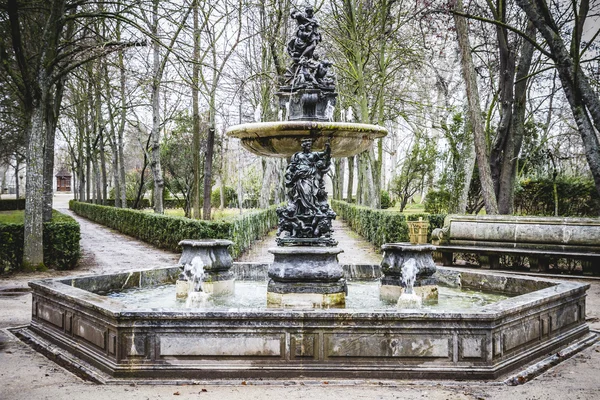 Zierbrunnen — Stockfoto