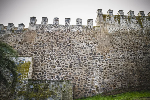 Medeltida väggarna i staden Toledo — Stockfoto