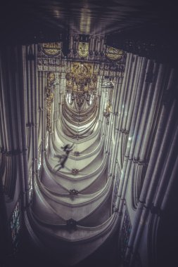 Katedral ghost ile kapalı