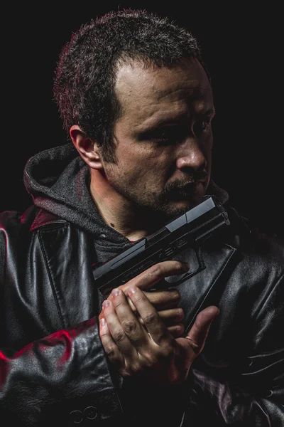 Ladrón con pistola en la mano . — Foto de Stock