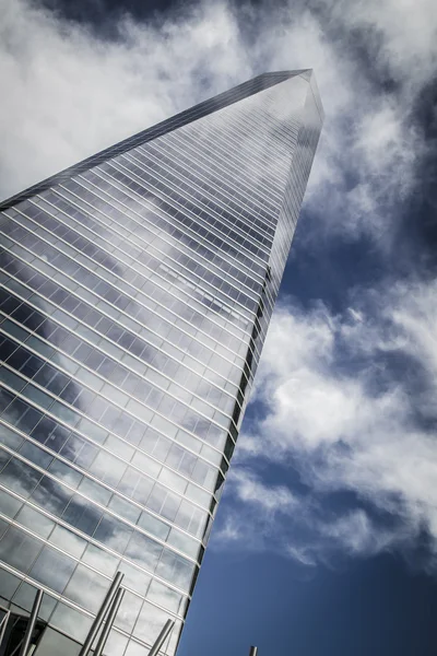 Ουρανοξύστης με γυάλινη πρόσοψη — Φωτογραφία Αρχείου