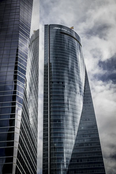 Skyscraper with glass facade — Stock Photo, Image