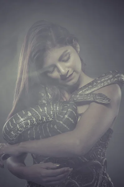 Woman in bronze corset with snake — Stockfoto