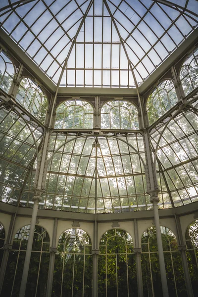 Palais de cristal dans le parc du Retiro — Photo