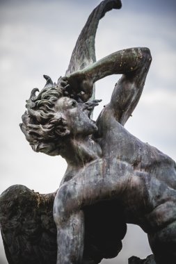 Şeytan figürü, bronz heykel