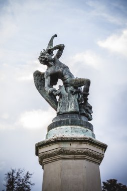 Şeytan figürü, bronz heykel