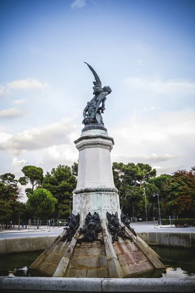 Şeytan figürü, bronz heykel — Stok fotoğraf