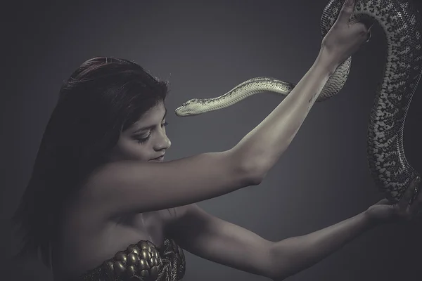 Woman in bronze corset with snake — Stockfoto