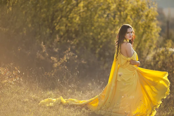 https://st.depositphotos.com/1397058/3490/i/450/depositphotos_34901371-stock-photo-beautiful-girl-in-a-yellow.jpg