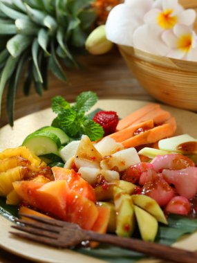 yaygın Endonezya'da bulunan geleneksel meyve salatası