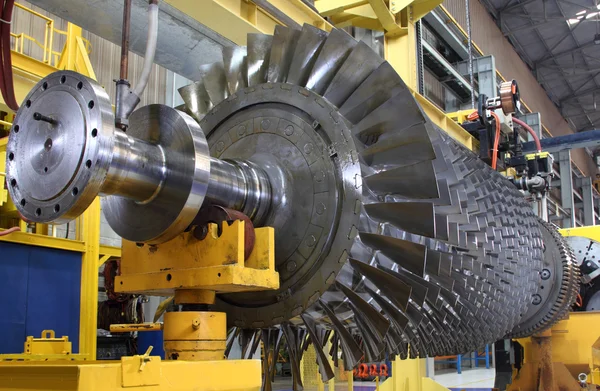 Rotor de turbina a gás na oficina — Fotografia de Stock