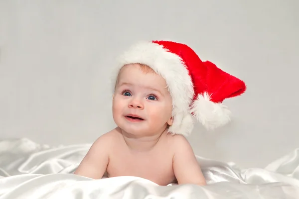 Niño en sombrero de Papá Noel —  Fotos de Stock