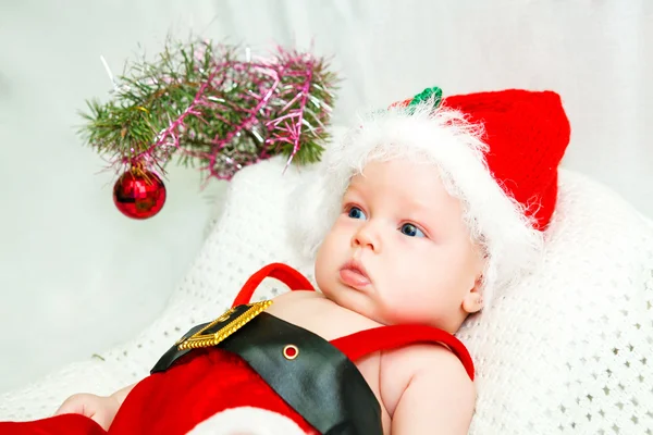 เด็กน้อยในหมวกซานตาคลอส — ภาพถ่ายสต็อก