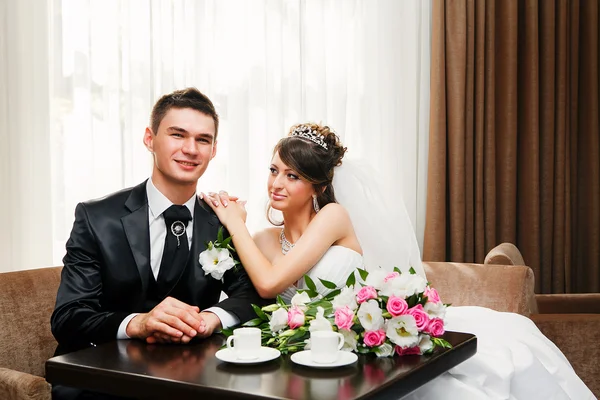 Para piękny ślub młodych — Zdjęcie stockowe