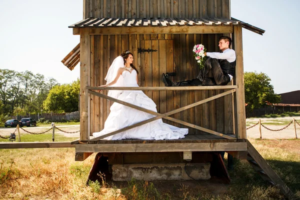 Krásné mladé Svatební pár — Stock fotografie