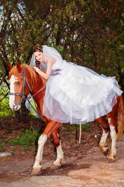 Mariée à cheval à cheval — Photo