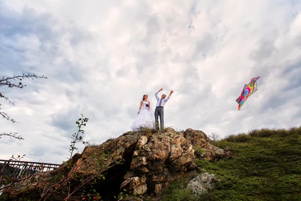 Krásné mladé Svatební pár — Stock fotografie