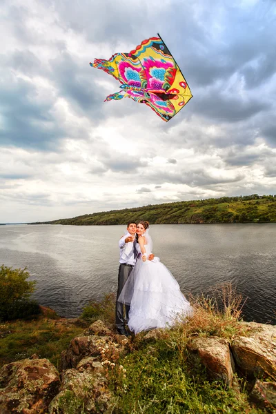 Güzel genç Düğün çifti — Stok fotoğraf