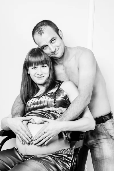 Happy young pregnant woman with her husband — Stock Photo, Image