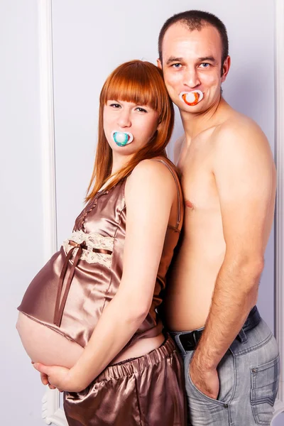 Happy young pregnant woman with her husband — Stock Photo, Image