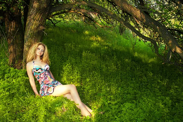 Beautiful young girl on nature — Stock Photo, Image