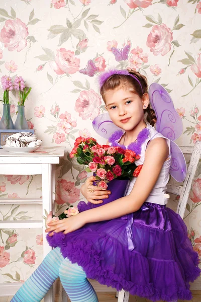 Retrato de una hermosa niña usando un tutú de ballet rosa —  Fotos de Stock