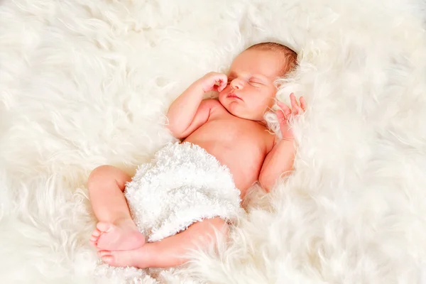 Newborn baby boy sleeping on sheep's wool — Stock Photo, Image