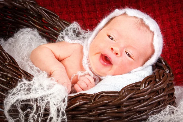 Newborn baby girl asleep on a blanket. — Stock Photo, Image