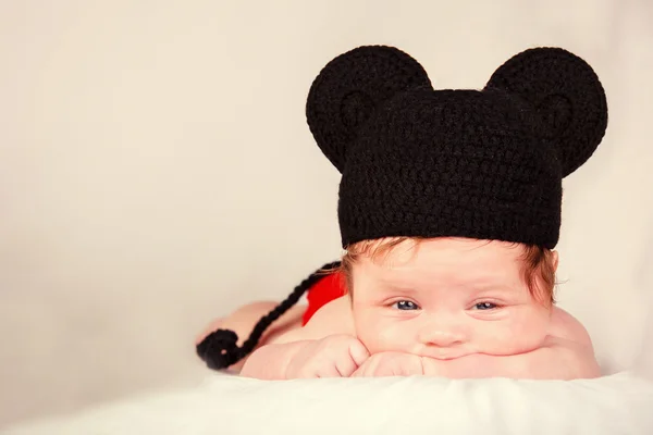 给你一个大大的微笑的初生男婴 — 图库照片