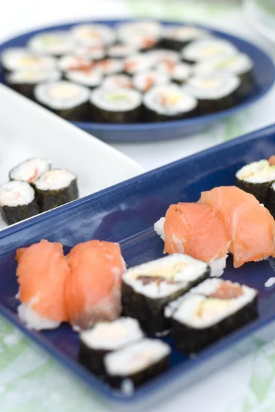 Sushi - Cocina tradicional japonesa —  Fotos de Stock