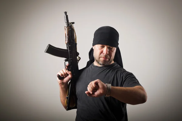 Hombre con arma — Foto de Stock