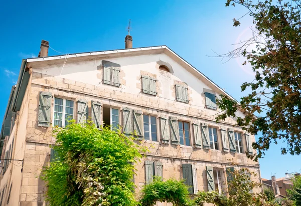 Casa típica vasca en Bayona, Francia — Foto de Stock