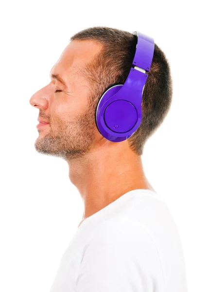 Homem com fones de ouvido isolados em um fundo branco — Fotografia de Stock