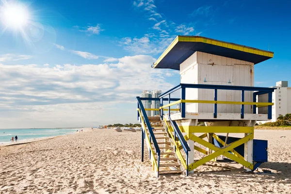 Спасательная башня в Саут-Бич, Майами-Бич, Флорида — стоковое фото