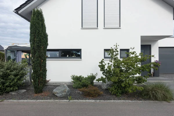 Fațada Modernă Casei Din Sudul Germaniei Vara — Fotografie, imagine de stoc