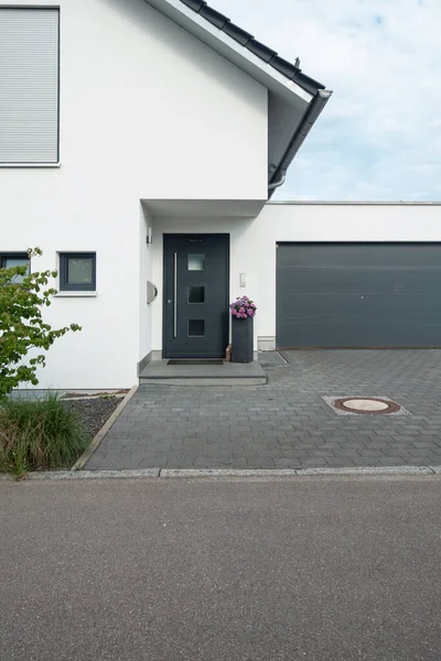 德国南部的现代房屋立面夏天 — 图库照片