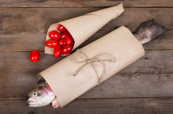 Salmon with tomatoes — Stock Photo, Image